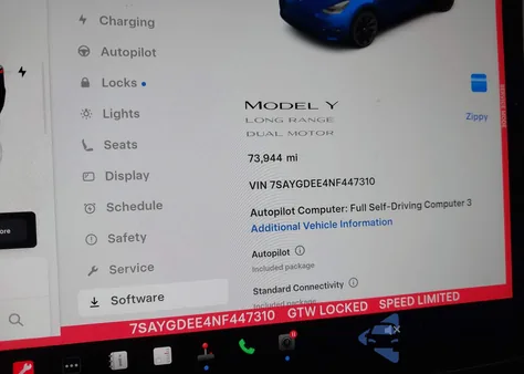 2022 Tesla Model Y Long Range Dual Motor All-Wheel Drive z USA, uszkodzony, nr VIN 7SAYGDEE4NF447310